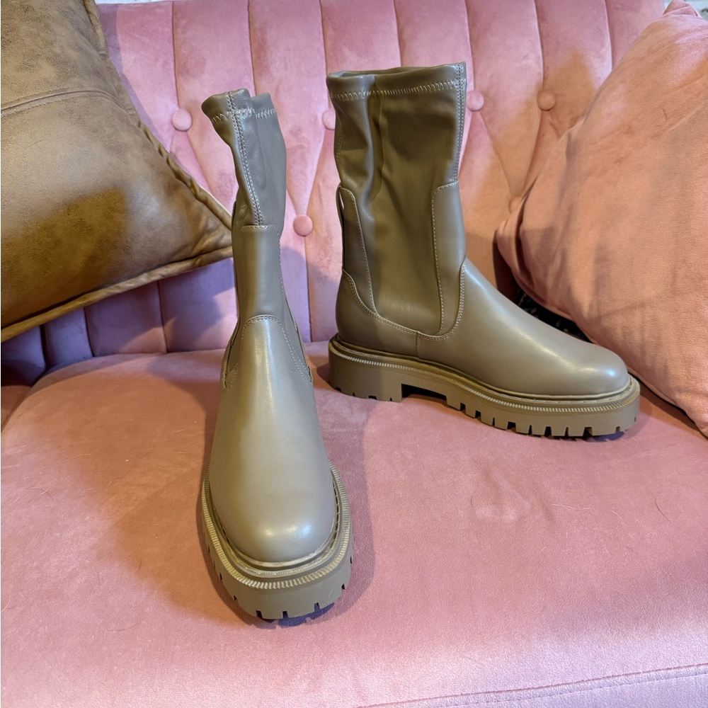 Women's Tan Boots